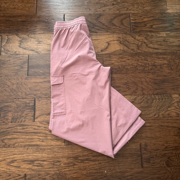 Old Navy Tech material Cargo pants sz M - Picture 1 of 2